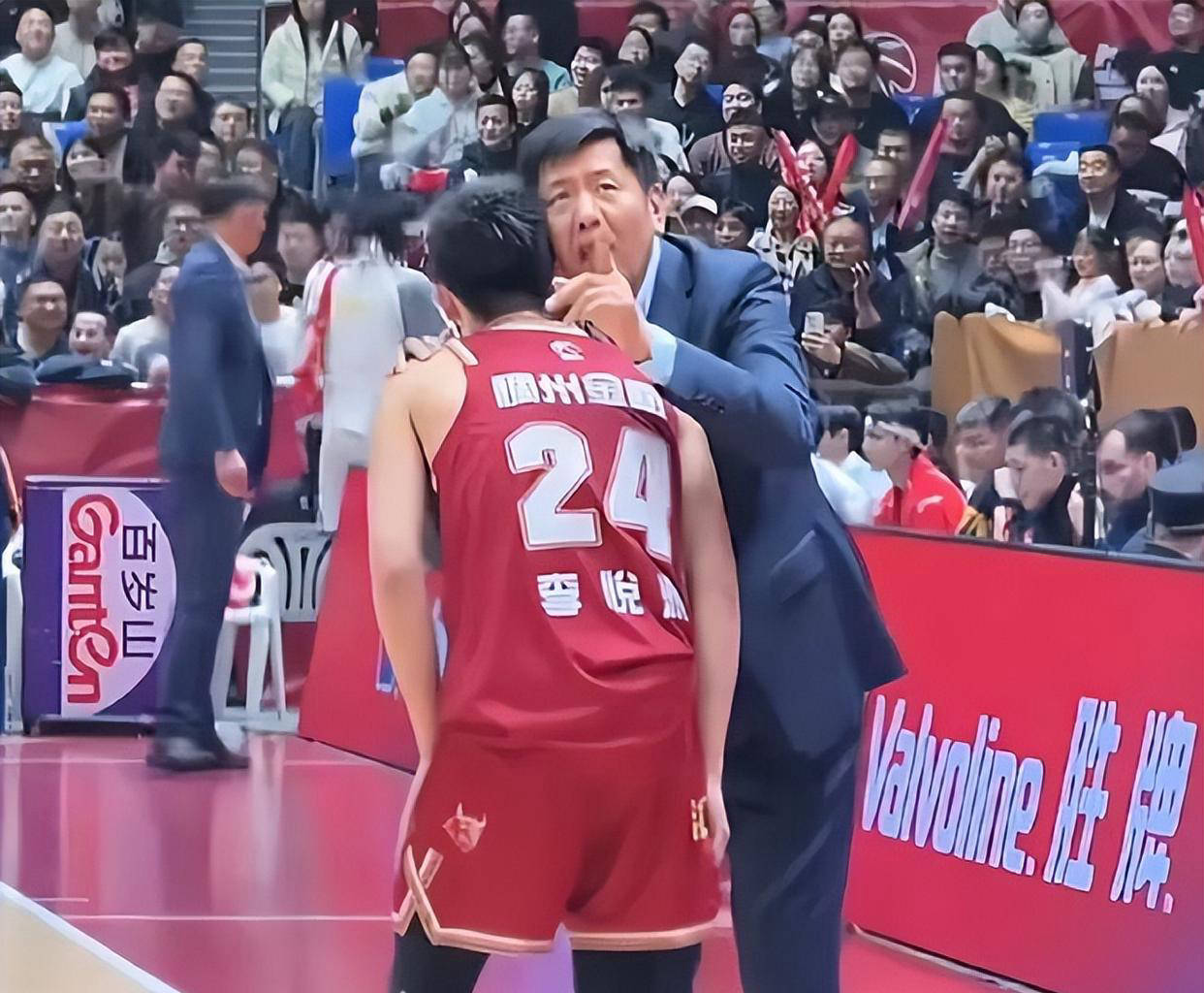 南宫下载-加时末段NBA季后赛传出新动向；浙江稠州止住颓势；管理层表态：底气十足；细节决定成败的简单介绍