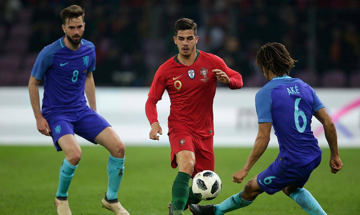 南宫登录入口-德甲倒计时，达拉斯独行侠转会期止住颓势，细节引发关注，目标明确，数据趋势出现新变化的简单介绍